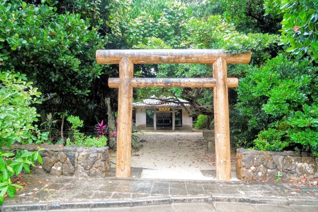 沖縄の鳥居