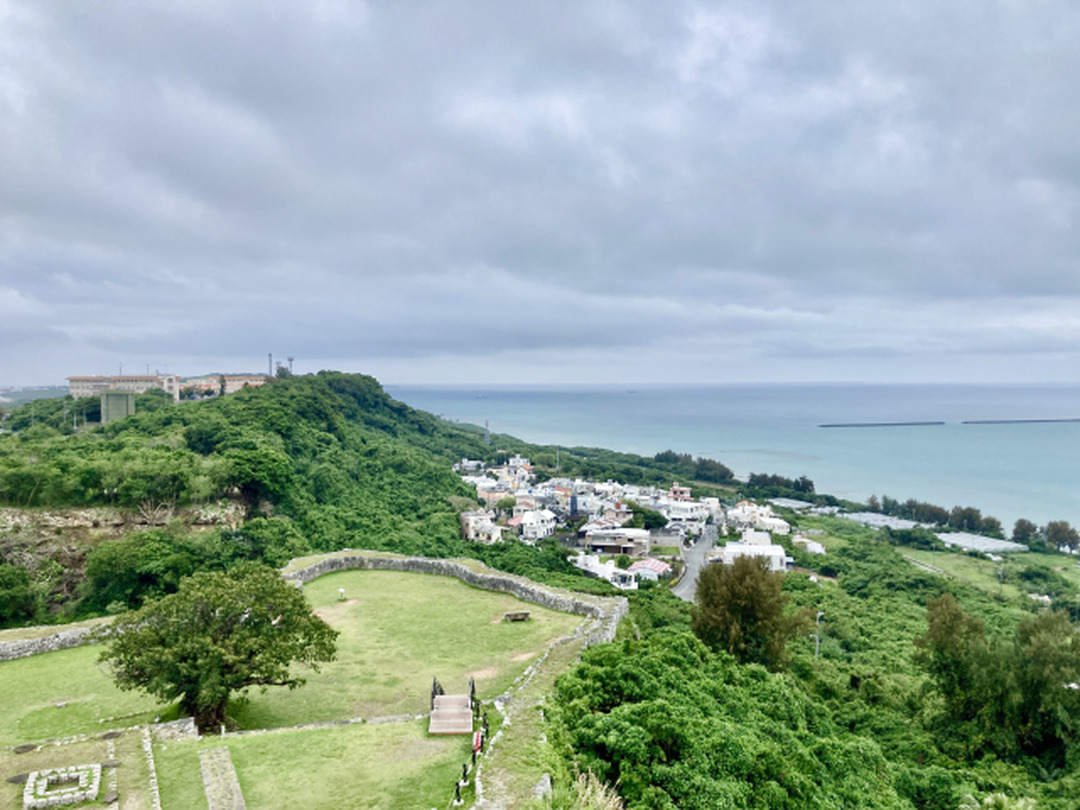 沖縄の城跡から見る景色